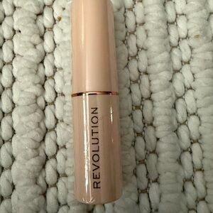 Makeup Revolution Foundation Stick -F4